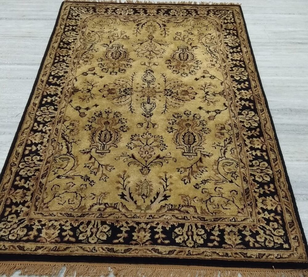 WhatsApp-Image-2025-03-04-at-18.49.36-1.jpeg Raaga Zari-Gold Borderwork Rug