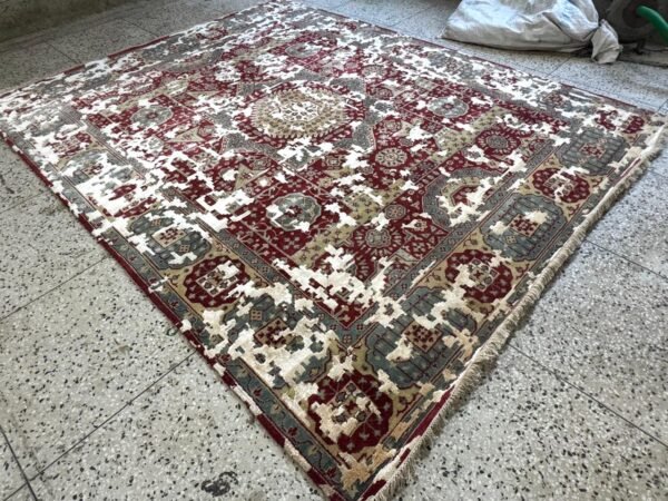24 (13) (hk) Raktara Medallion Hand-Knotted Rug