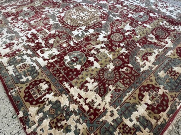 24 (7) (hk) Raktara Medallion Hand-Knotted Rug