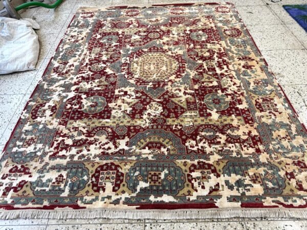 24 (8) (hk) Raktara Medallion Hand-Knotted Rug