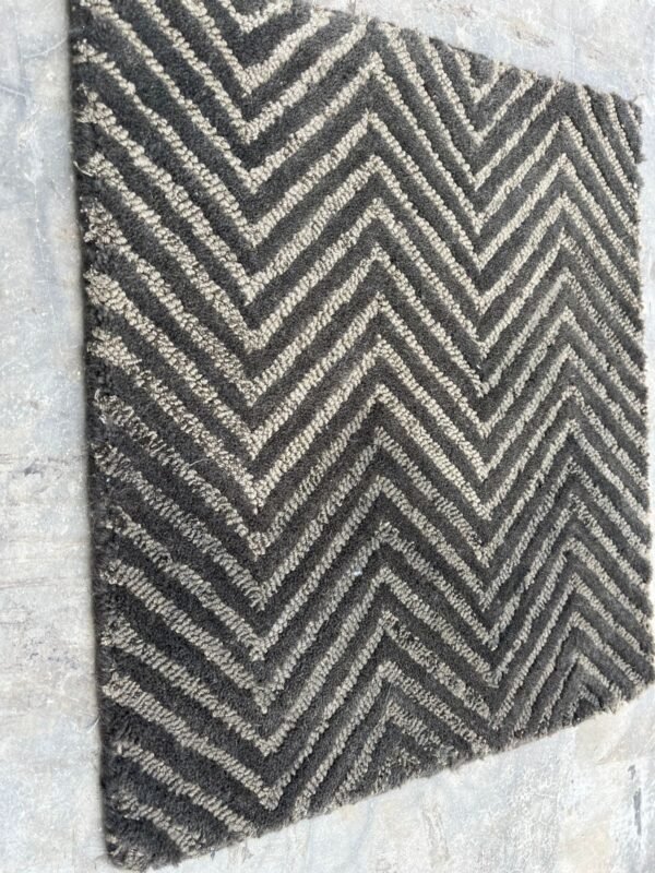 48 (8) Chevron Field Hand-Tufted Rugs
