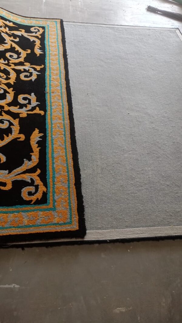 Ornate Crest Panel Hand-Tufted Rugs